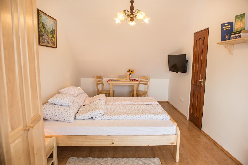 Hotel Lilaakac Vendeghaz Hosszupalyi Zewnętrze zdjęcie