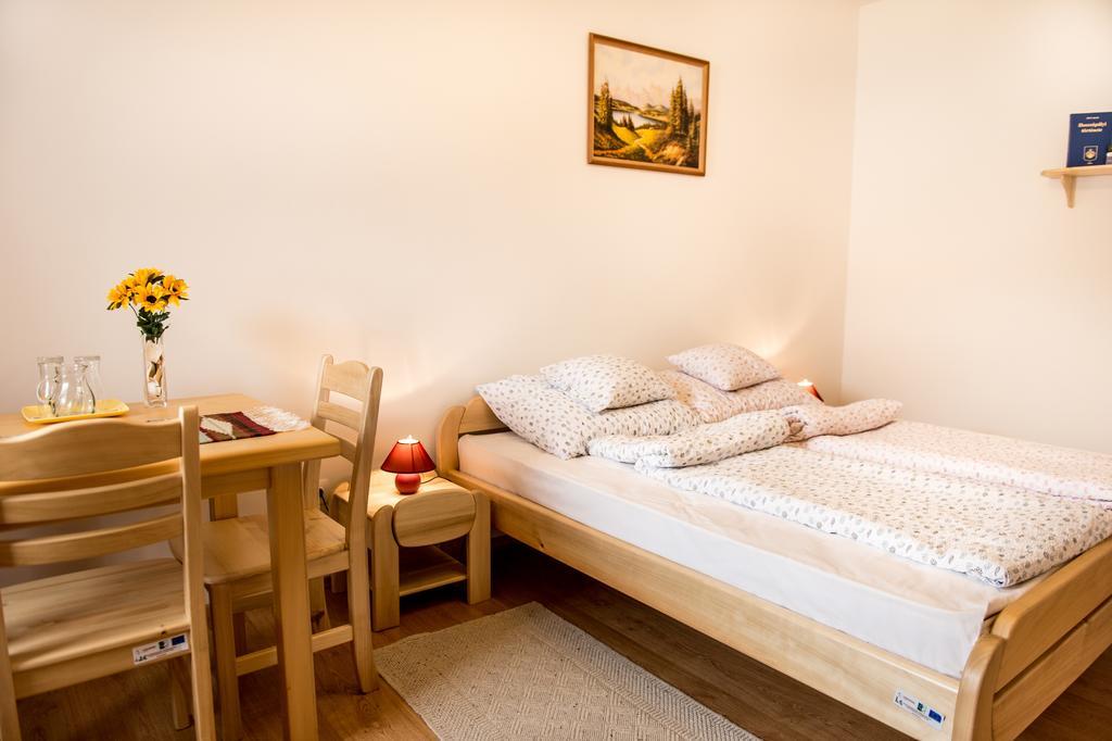 Hotel Lilaakac Vendeghaz Hosszupalyi Zewnętrze zdjęcie