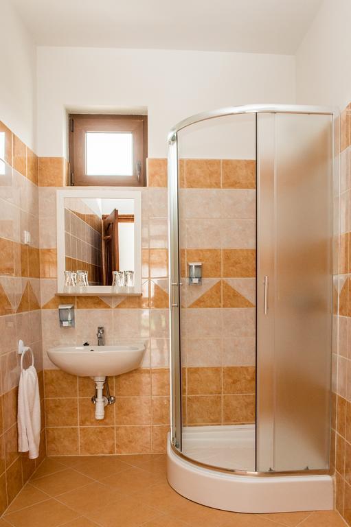 Hotel Lilaakac Vendeghaz Hosszupalyi Zewnętrze zdjęcie