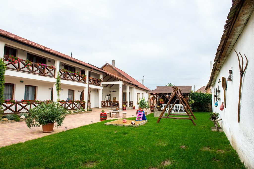 Hotel Lilaakac Vendeghaz Hosszupalyi Zewnętrze zdjęcie